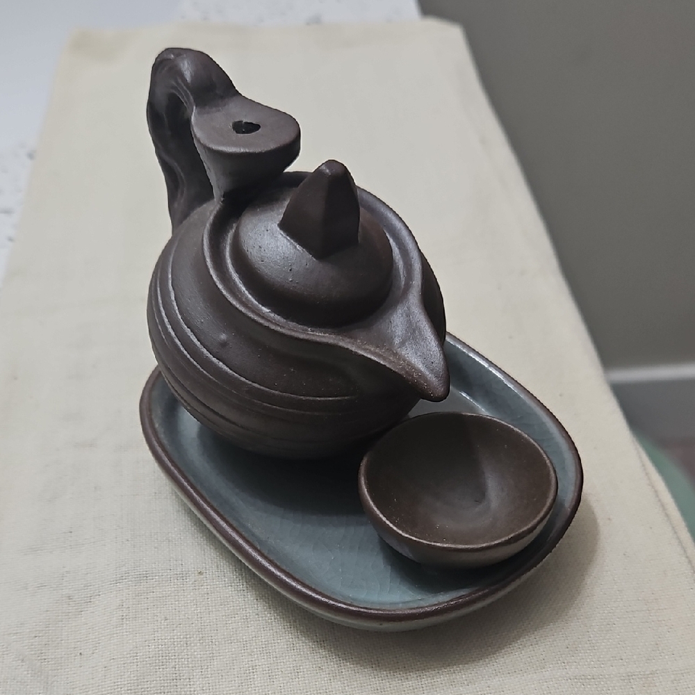 Elegant Brown & Grey Ceramic Incense Holder & Cones Set